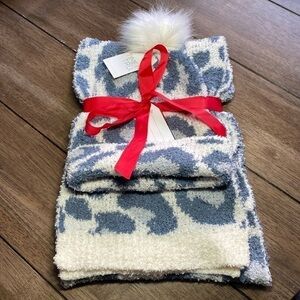 Time And Tru Gray Snow Leopard Animal Print Soft Knit Hat And Scarf Set NWT